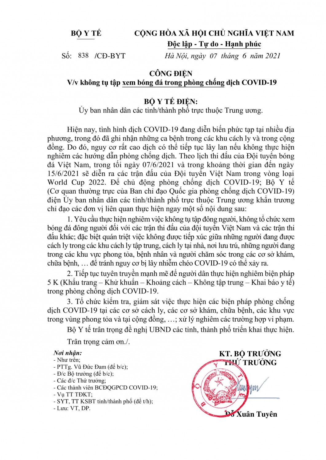 Bộ Y tế chỉ đạo khẩn về việc không tụ tập xem bóng đá trong phòng chống dịch COVID-19